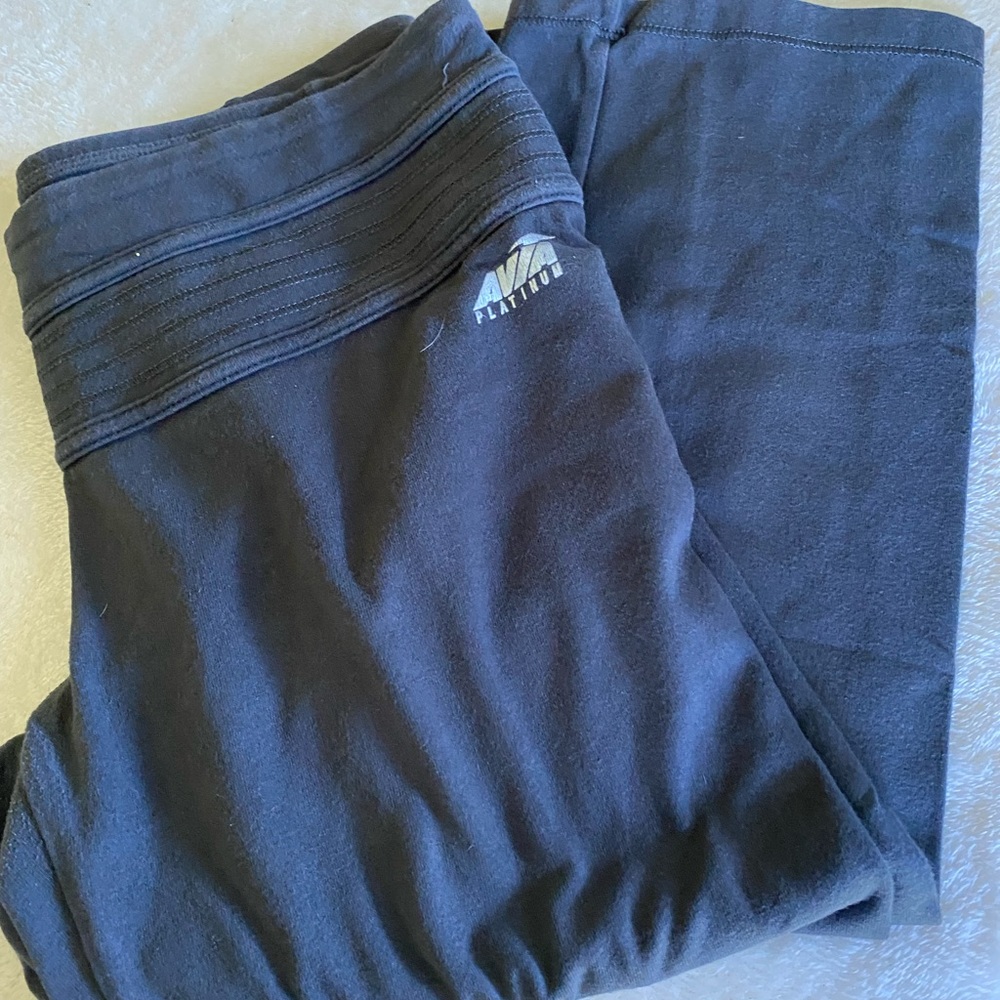 10/$10 Avis Capri Leggings